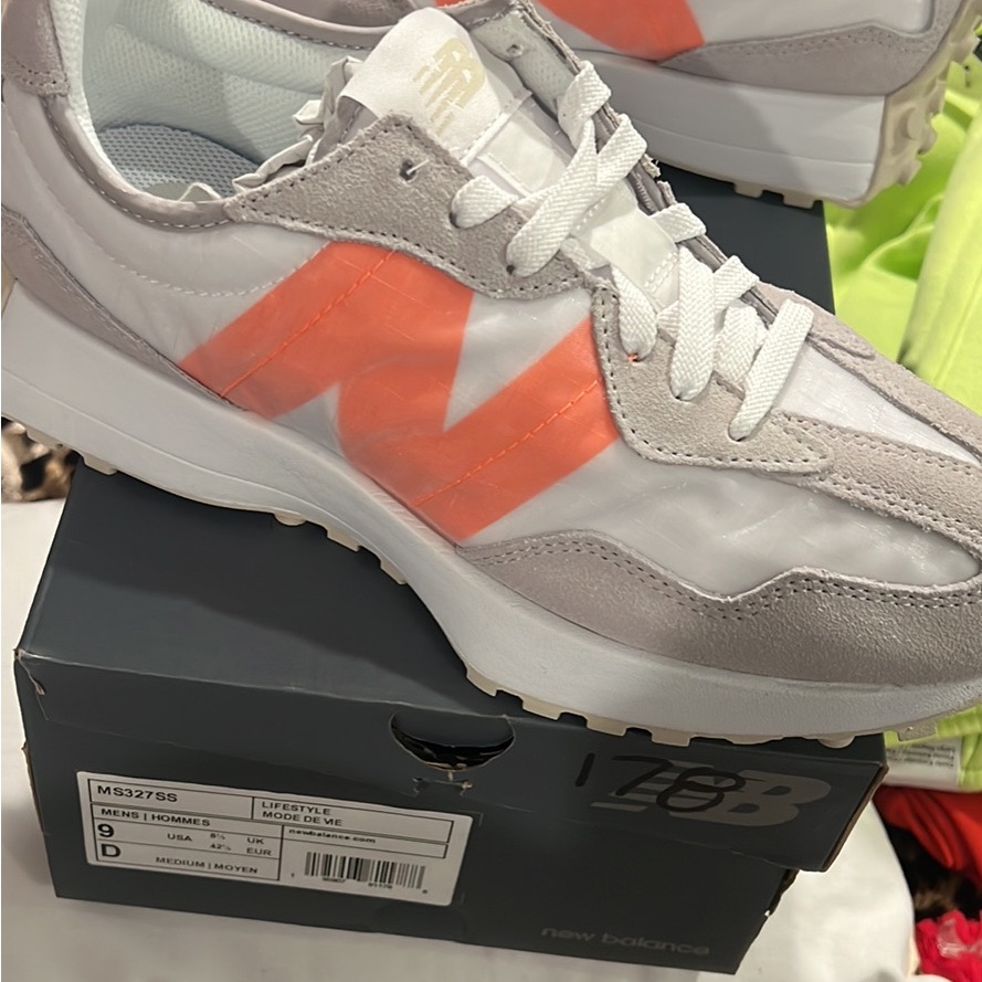 Nwb Unisex New Balance Sneakers
